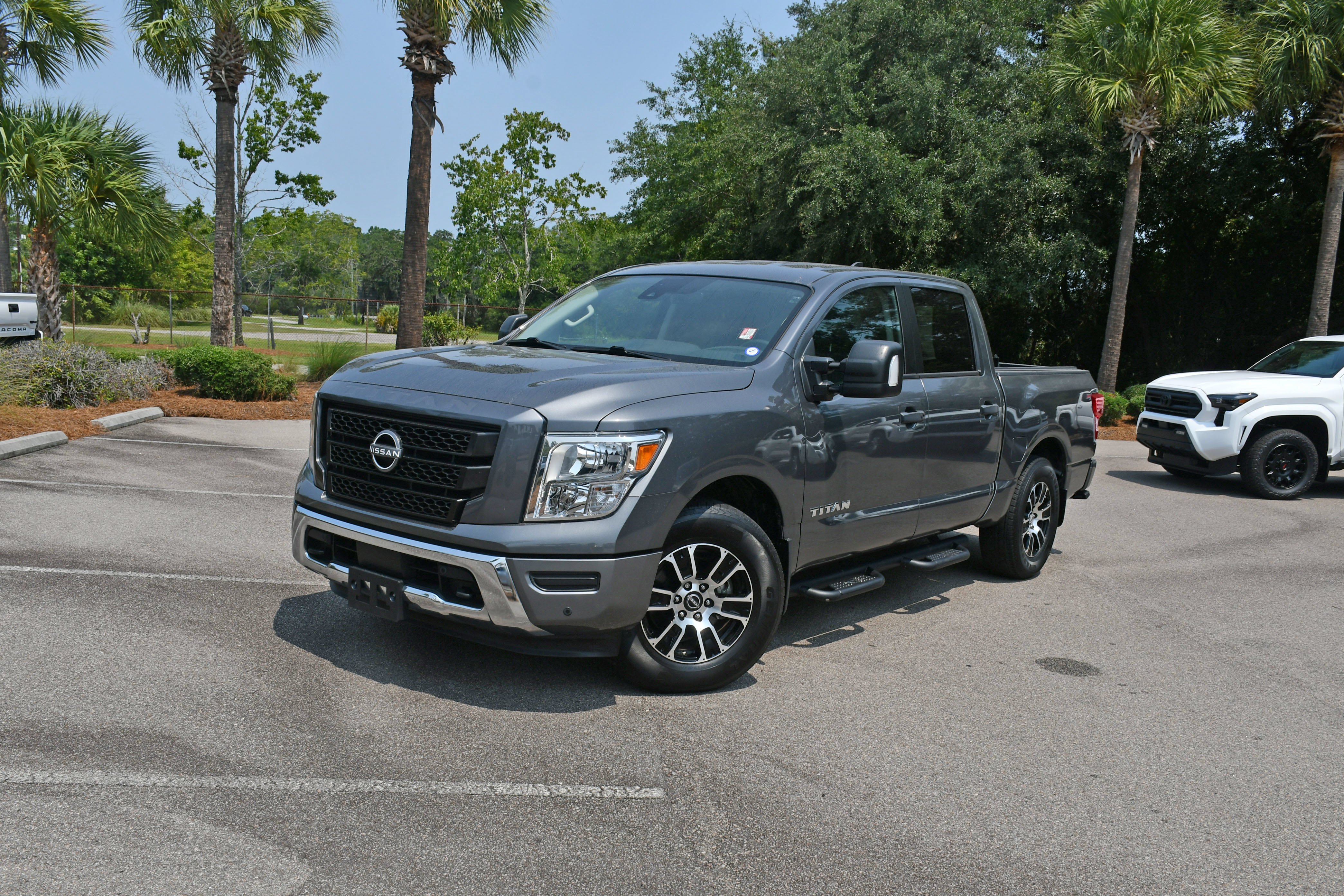 Used 2023 Gray Nissan SV image 6