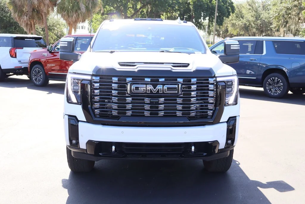 Used 2025 White GMC Denali Ultimate image 4
