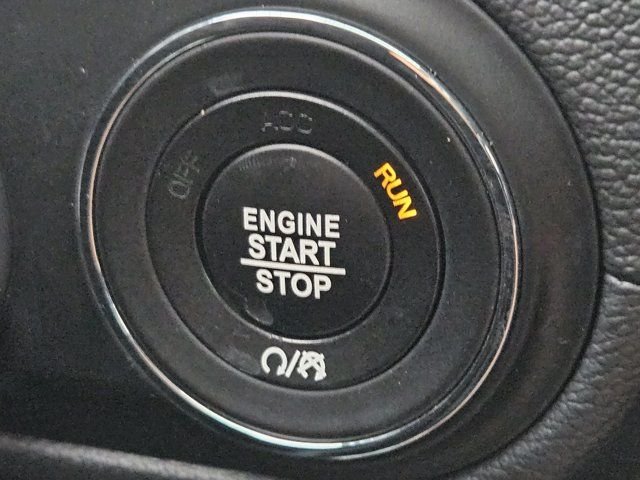 Used 2018  Maserati Base image 22