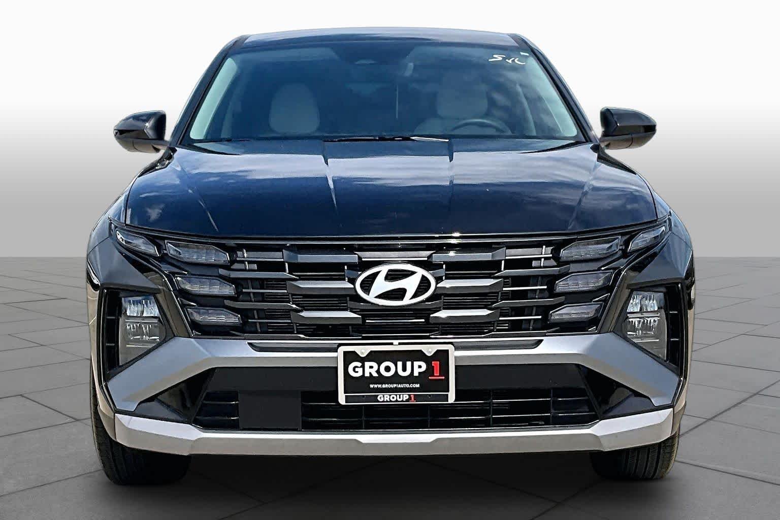 Used 2025 Phantom Black Hyundai SE image 4