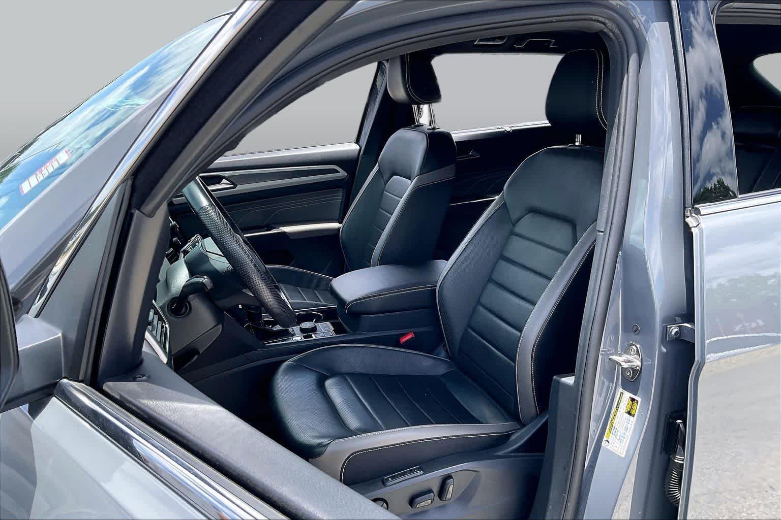 Pre-Owned 2023 Volkswagen Atlas Cross Sport 3.6L V6 SEL Premium R-Line