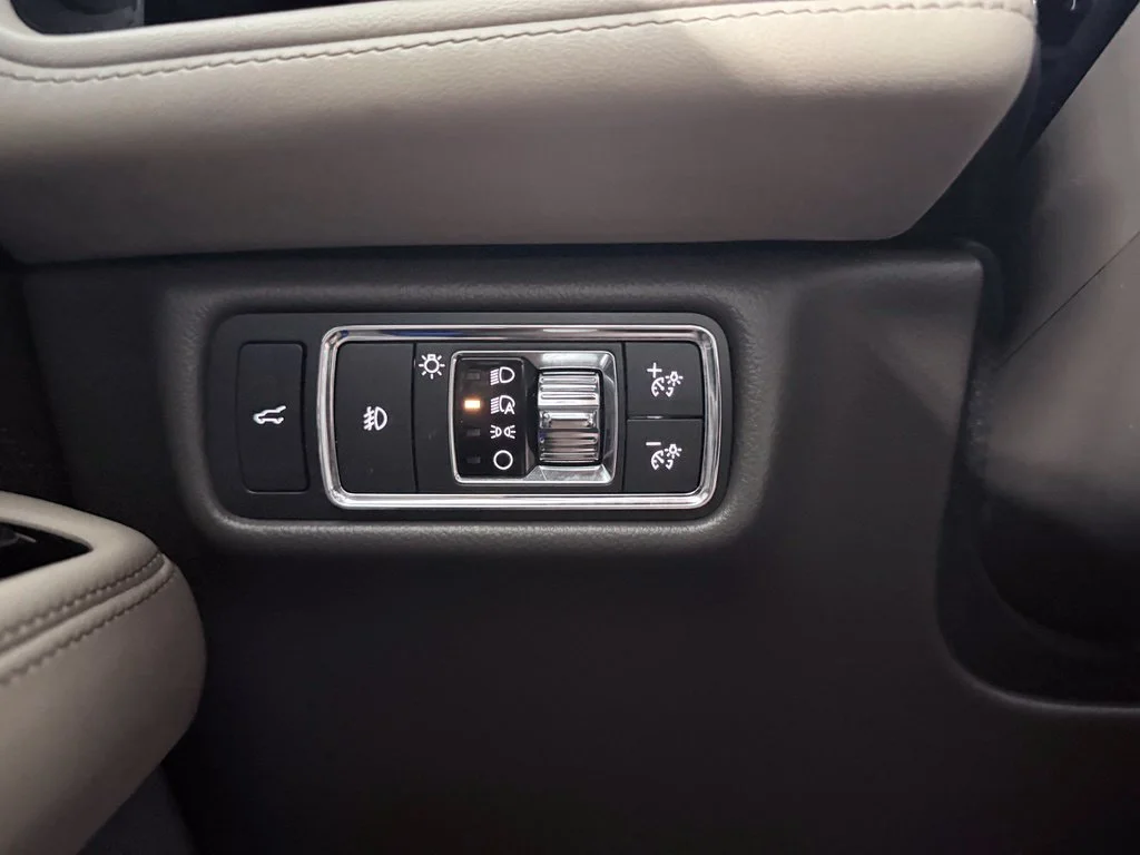 Used 2020 White Lincoln Reserve image 23
