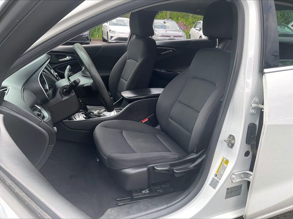 Used 2017 White Chevrolet LS image 10