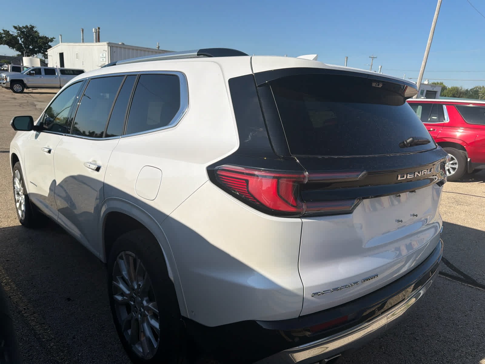 Used 2024 White Frost Tricoat GMC Denali image 5