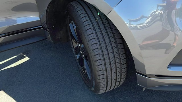 Used 2022 Gray Ford SE image 10