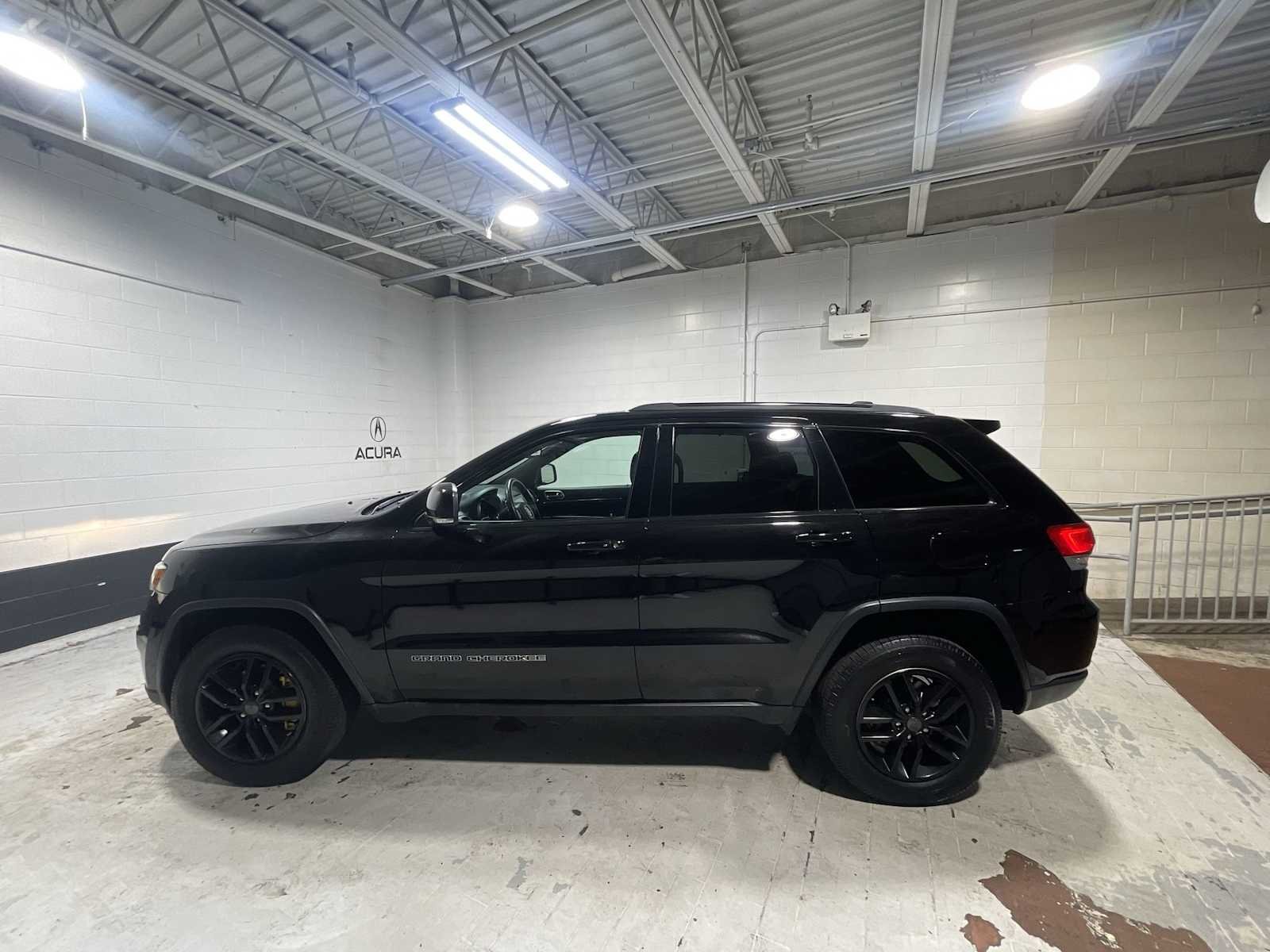 Used 2019 Diamond Black Crystal Pearlcoat Jeep Limited image 3
