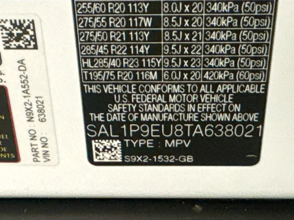 New 2026 Fuji White Land Rover SE image 32