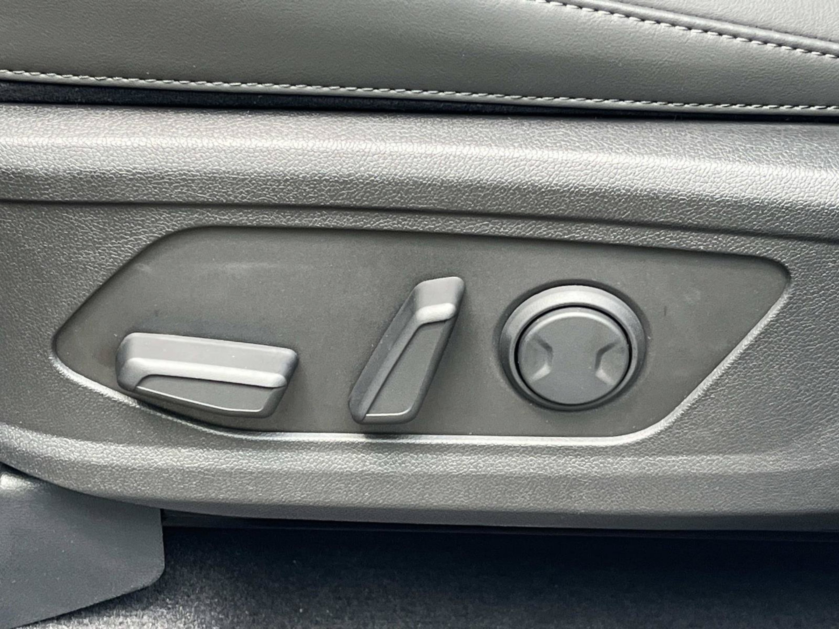New 2026 Wolf Gray Kia S image 21