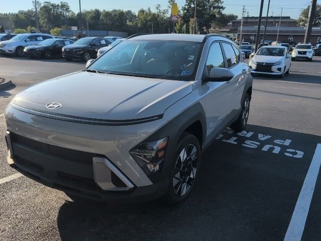 Used 2025 Gray Hyundai SEL image 3