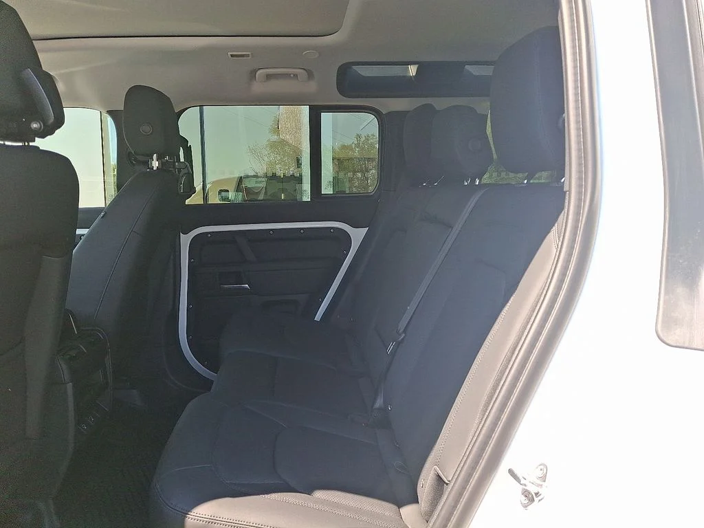 Certified Used 2025 Fuji White Land Rover S image 10