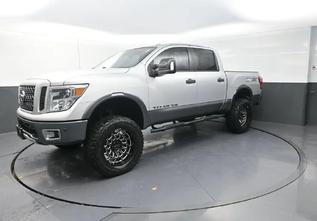 Used 2018 Silver Nissan PRO-4X image 3