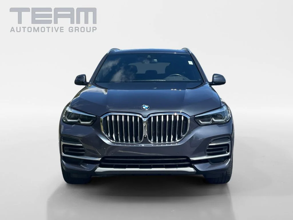 Used 2022 Gray BMW xDrive40i image 2