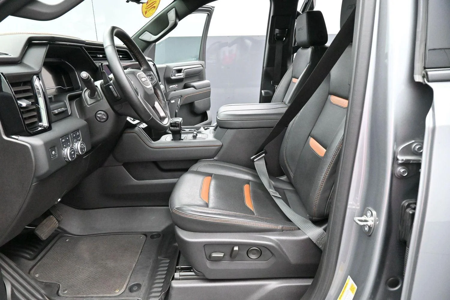 Used 2024 Sterling Metallic GMC AT4 image 13