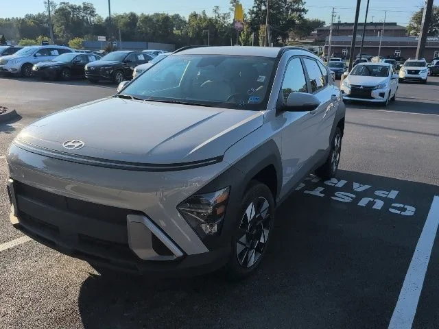Used 2025 Gray Hyundai SEL image 3