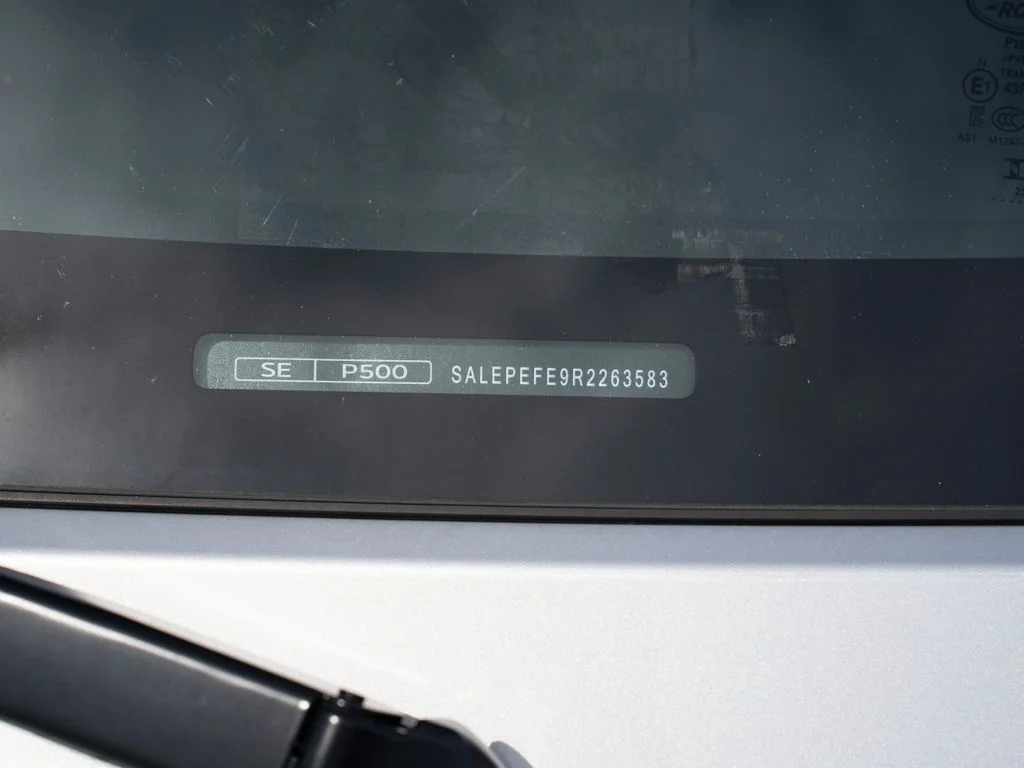 Used 2024  Land Rover SE image 31
