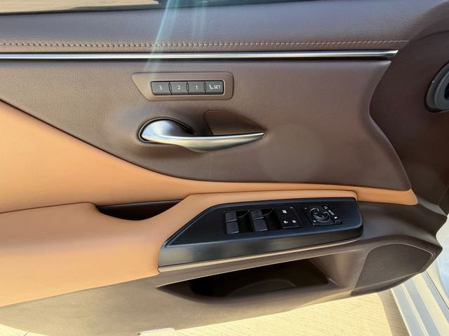 Used 2020 White Lexus 350 image 11