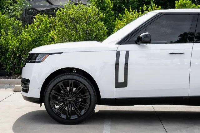New 2026 Fuji White Land Rover SE image 17