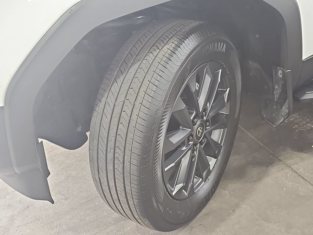 Used 2025 White Toyota 1958 image 39