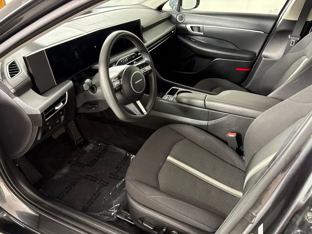 Used 2025 Gray Hyundai SEL image 19