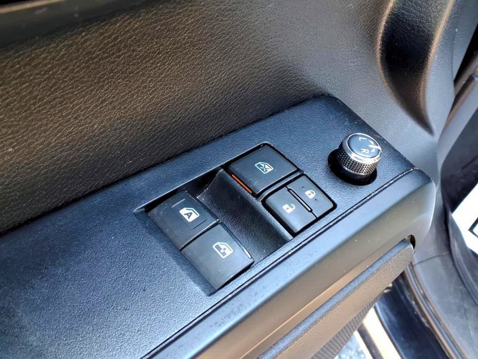 Used 2018 Midnight Black Metallic Toyota SR image 15