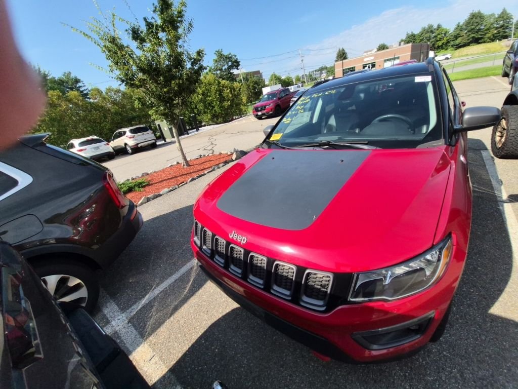 Used 2019 Red Jeep Trailhawk image 3