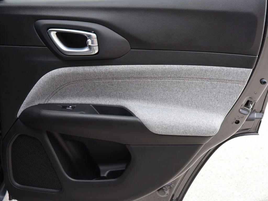 Used 2024 Gray Jeep Latitude Lux image 10