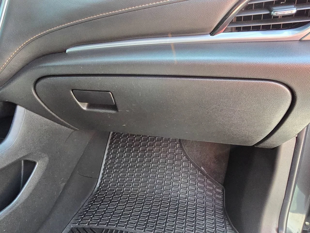Used 2019 Graphite Chevrolet LT Leather image 44
