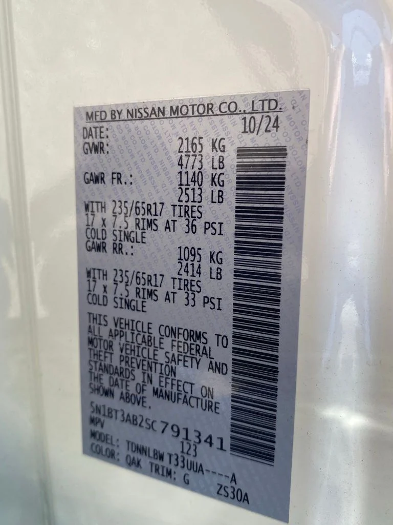 Used 2025 White Nissan S image 19