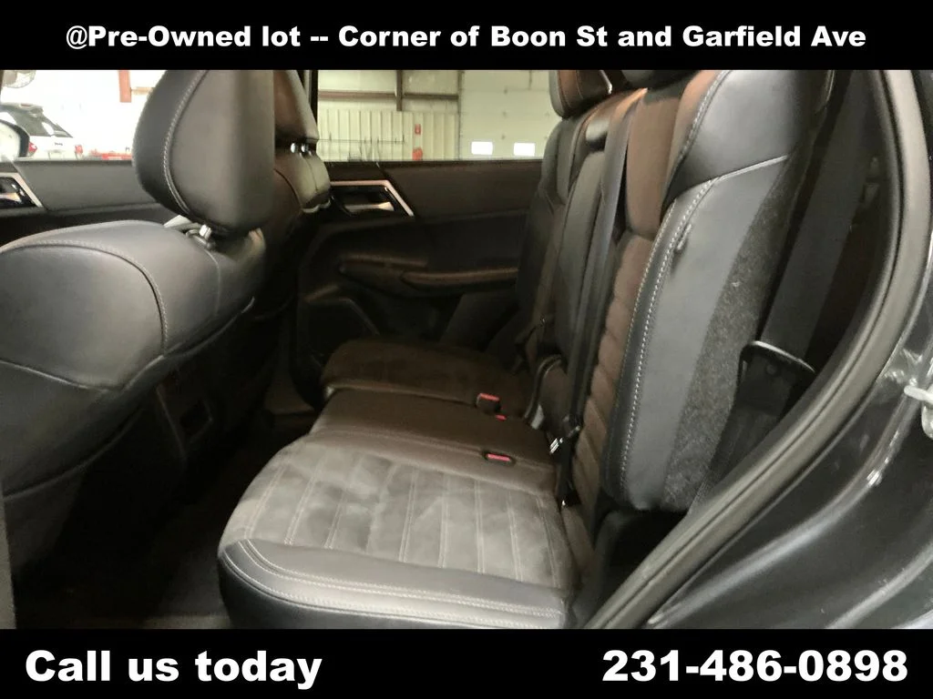 Used 2024  Mitsubishi SE image 25