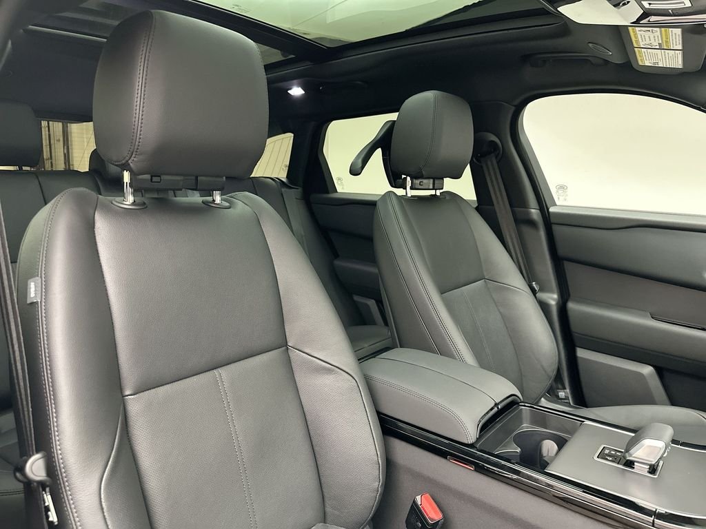 New 2026 Santorini Black Metallic Land Rover S image 6