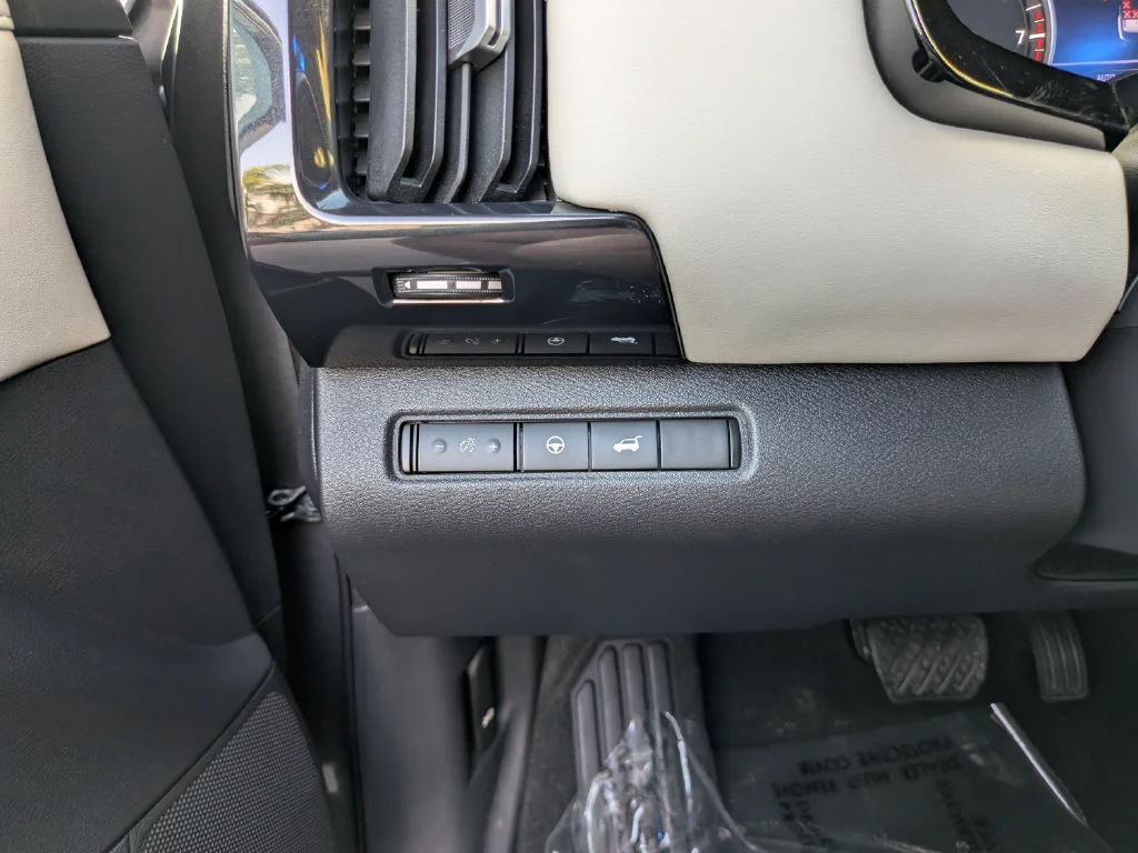Used 2022 Gray Nissan SV image 29