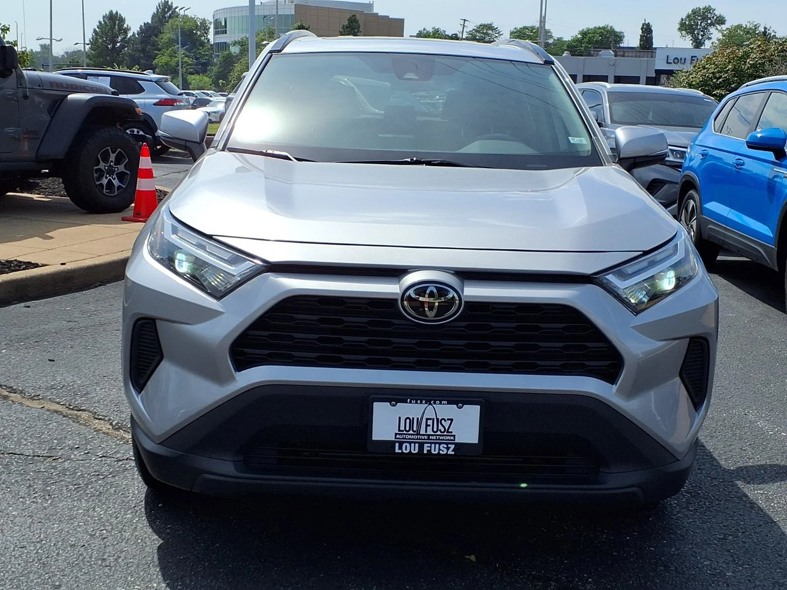 Used 2022 Silver Sky Metallic Toyota XLE image 21