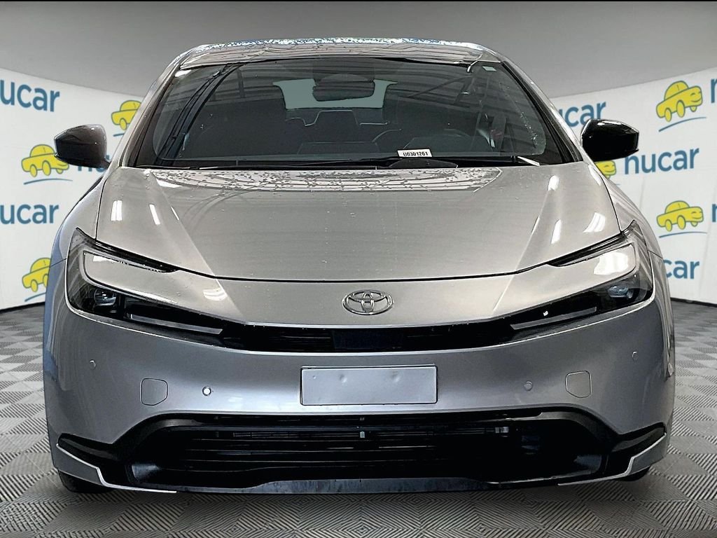Used 2025  Toyota LE image 2