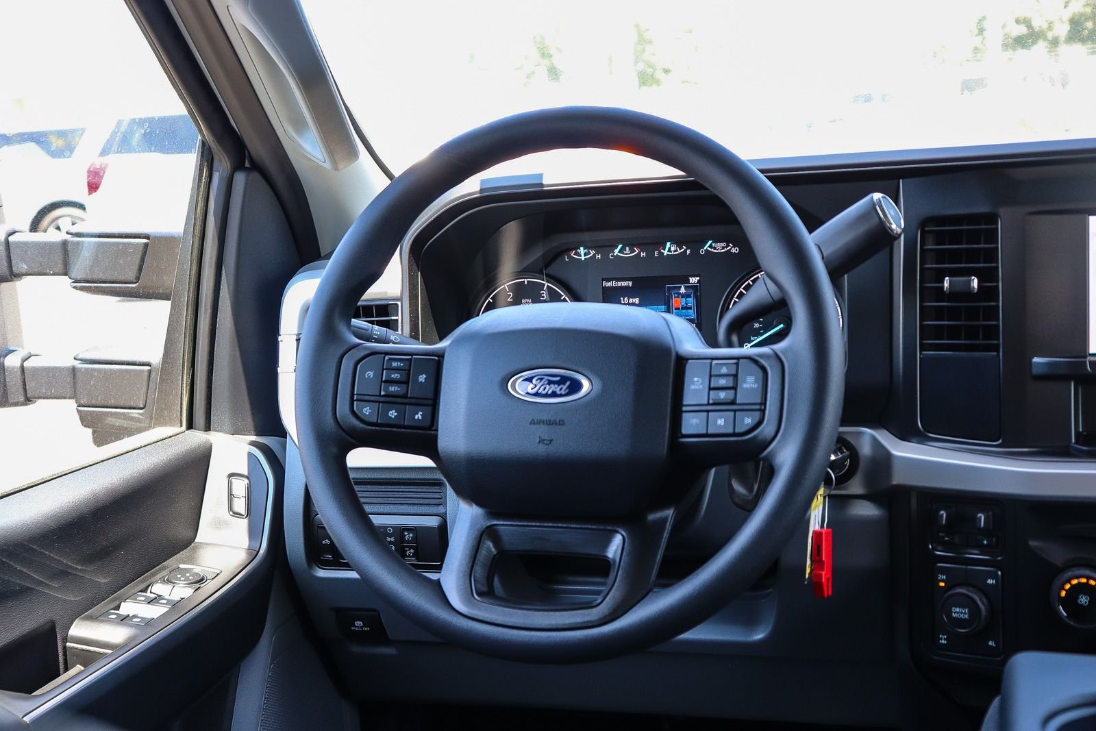 New 2026 Oxford White Ford F-250® XLT image 15