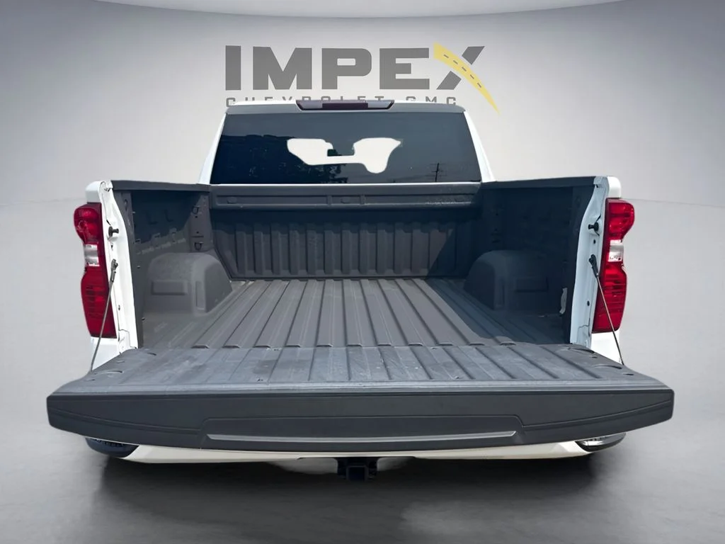 Used 2023 White Chevrolet Custom image 26