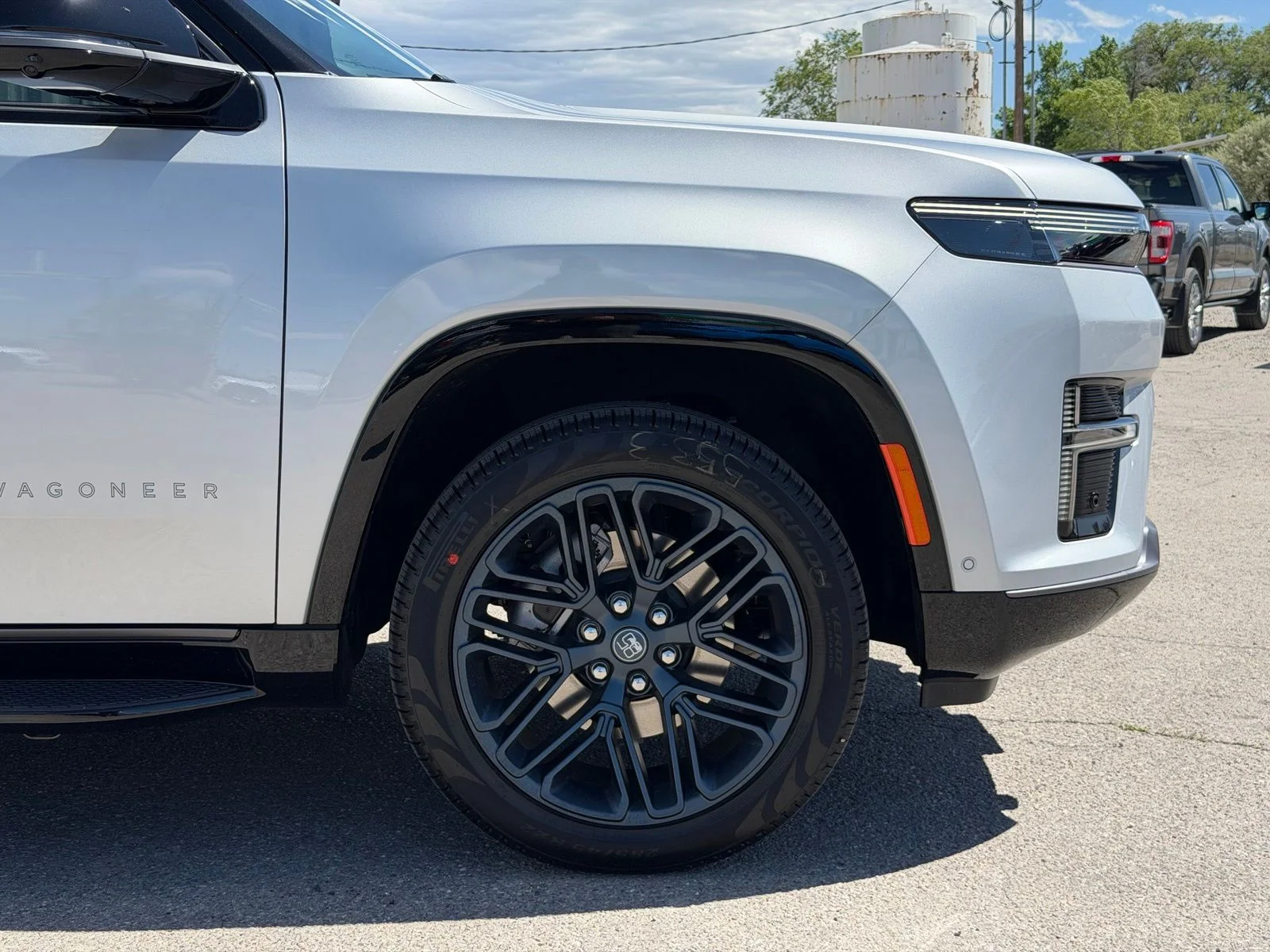 New 2026 Silver-Zynith Exterior Paint Jeep  image 4
