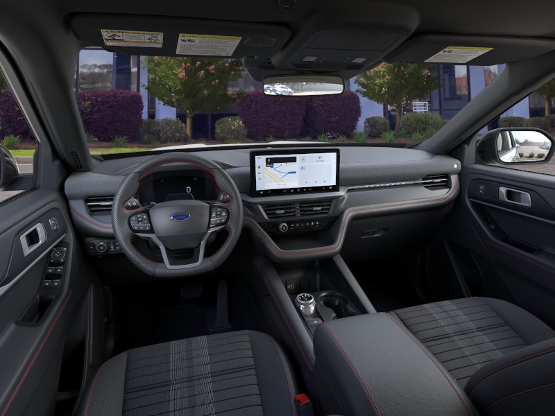 New 2026 Star White Metallic Tri-Coat Ford ST-Line image 9