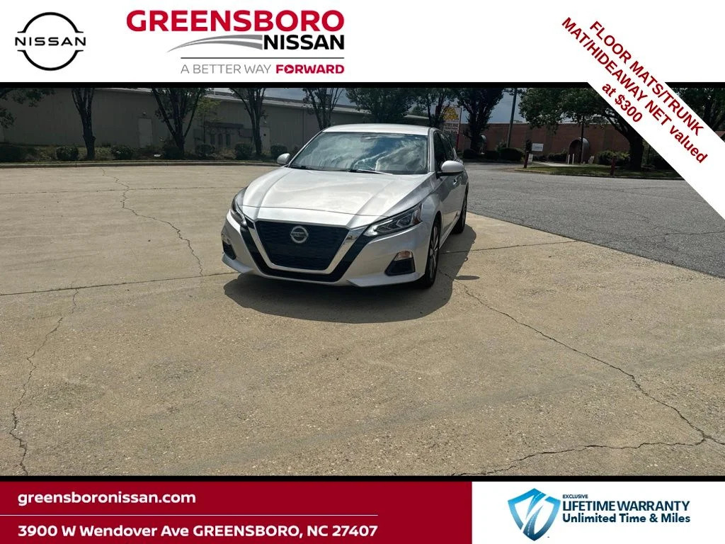 Used 2021 Silver Nissan 2.5 SV image 1