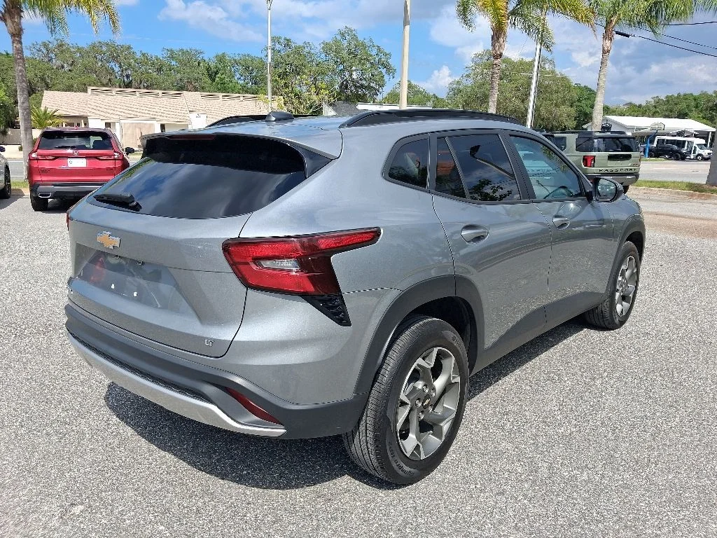 Used 2025 Gray Chevrolet LT image 5