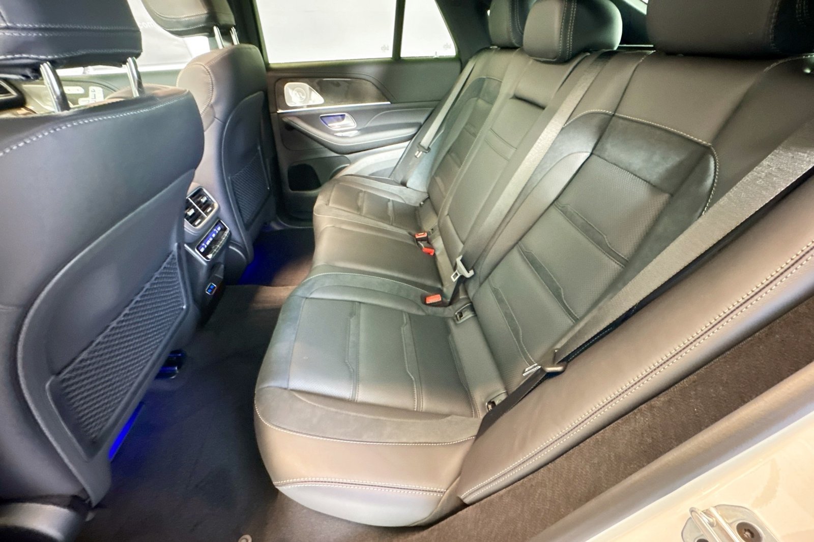 New 2026 MANUFAKTUR Moonlight White Metallic Mercedes-Benz AMG® GLE 53 image 22