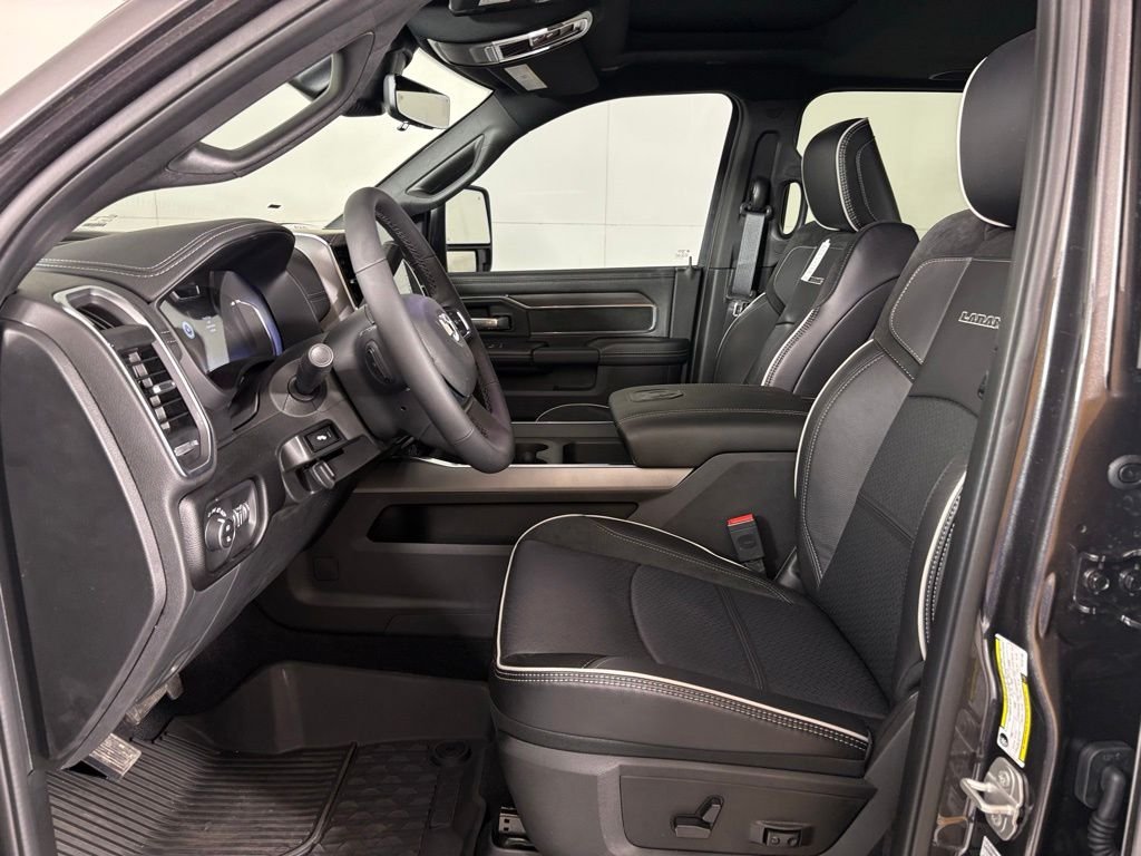 New 2026 Granite Crystal Metallic Clear-Coat Exterior Paint RAM Laramie image 16