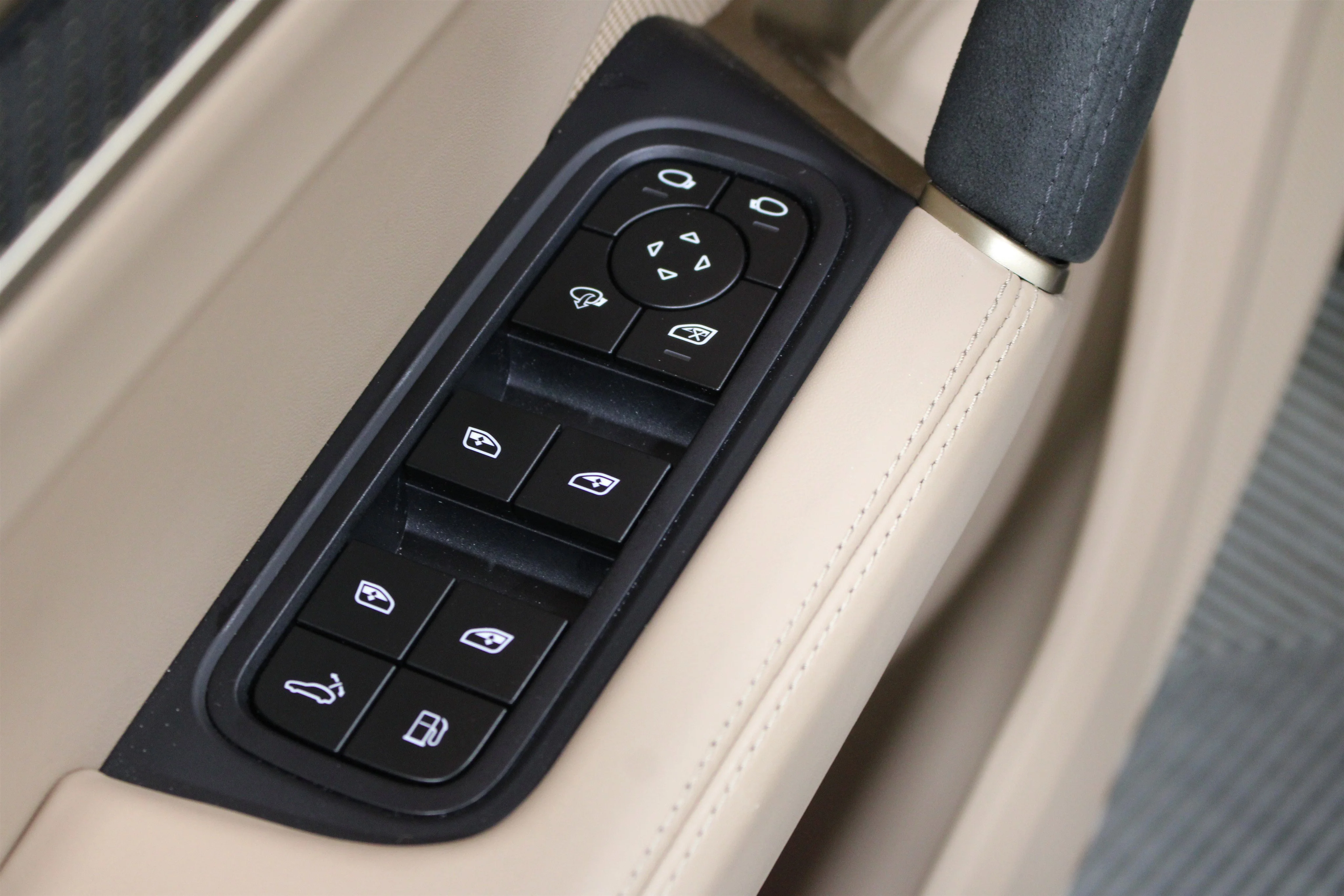 2025 Porsche Cayenne Coup Turbo E-Hybrid - Photo 7