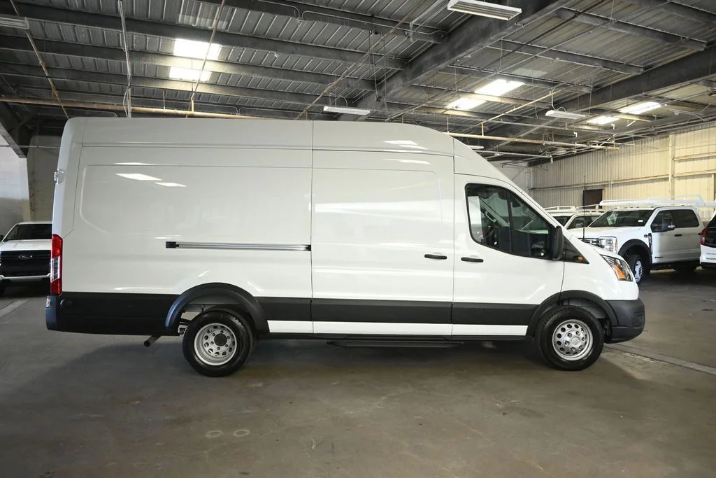 New 2026 Oxford White Ford Base image 9