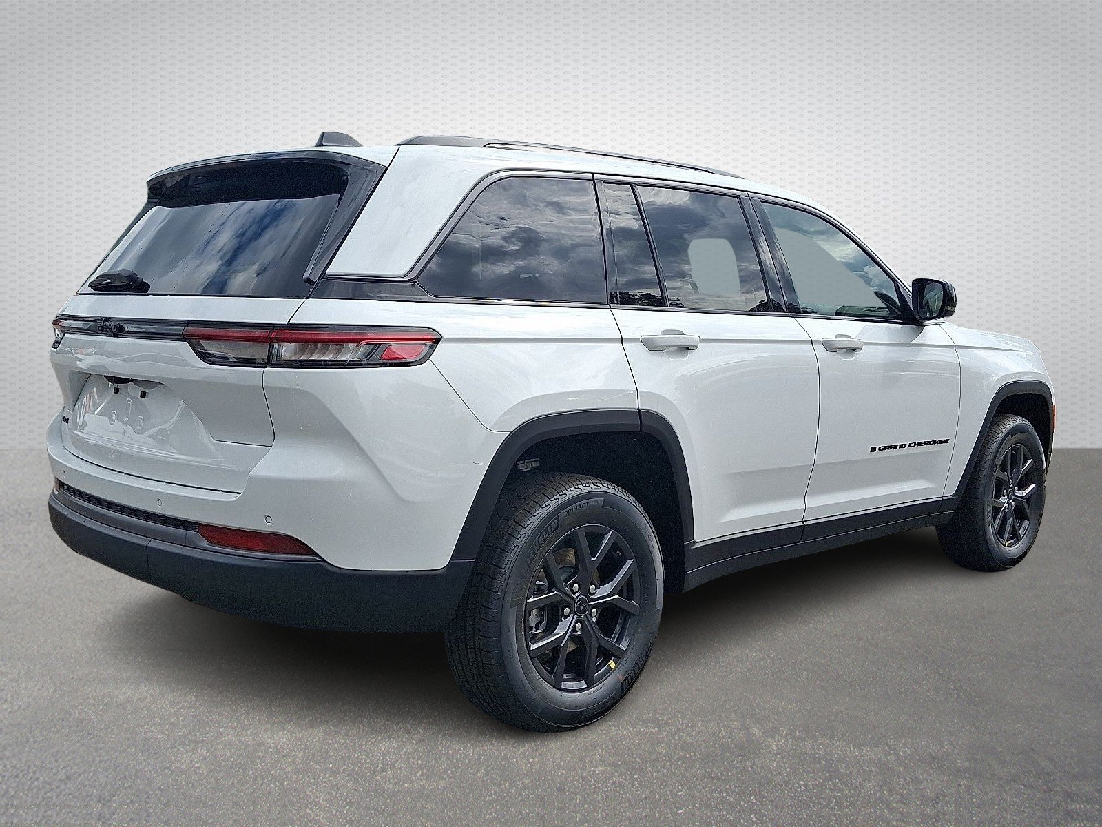 New 2027 Bright White Clear-Coat Paint Jeep Laredo Altitude 4x4 image 4