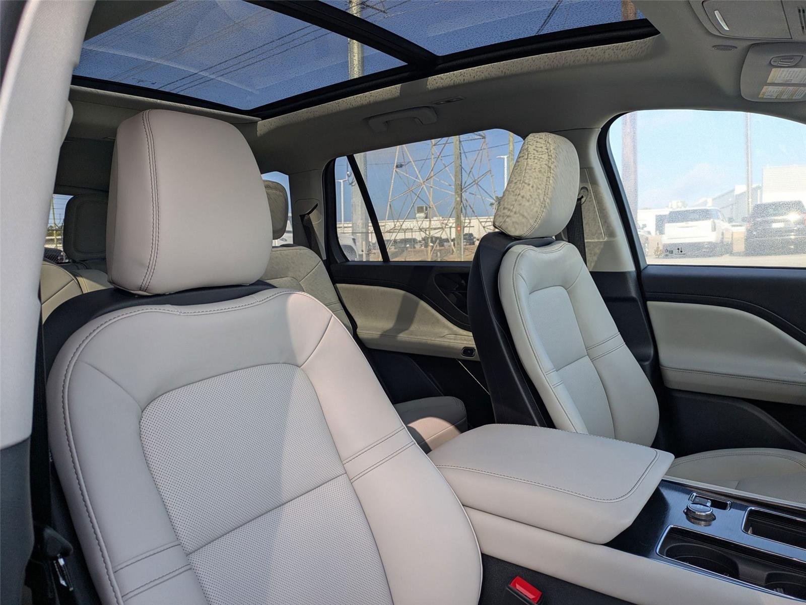 Used 2026 Whisper Blue Metallic Clearcoat Lincoln Premiere image 35