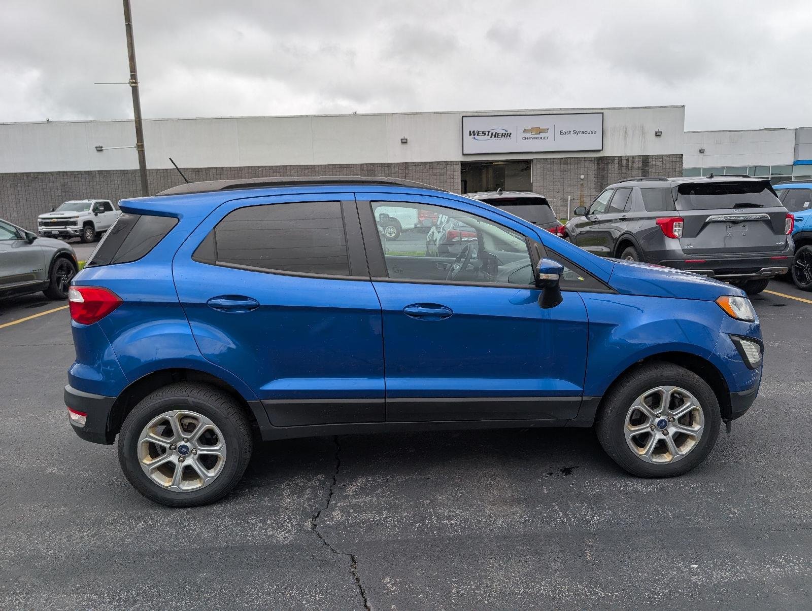 Used 2021 Lightning Blue Ford SE image 9