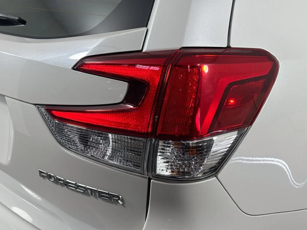 Used 2020 White Subaru Base image 30