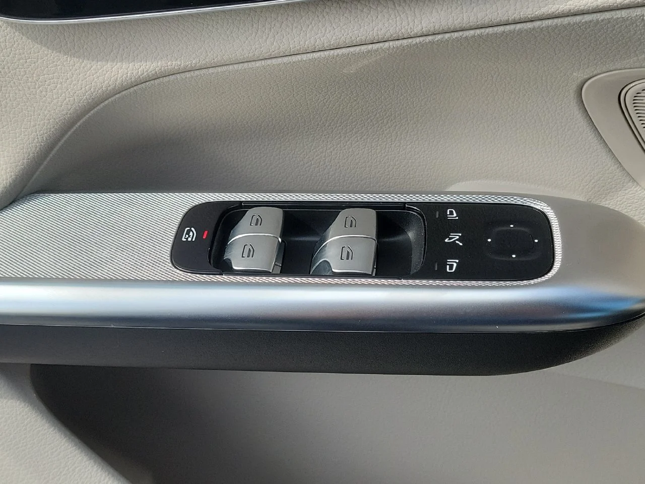 Certified Used 2026 Black Mercedes-Benz GLC 300 image 26