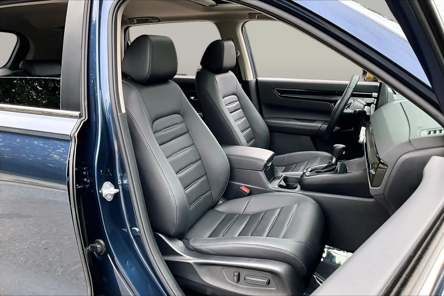Used 2024 Canyon River Blue Metallic Honda EX-L image 9