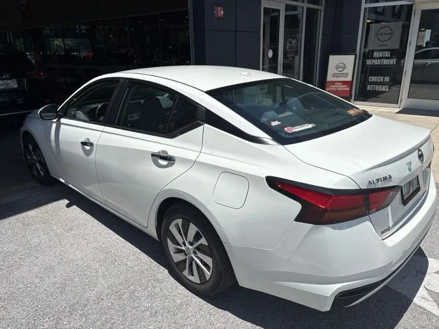 Certified Used 2020 White Nissan 2.5 S image 3